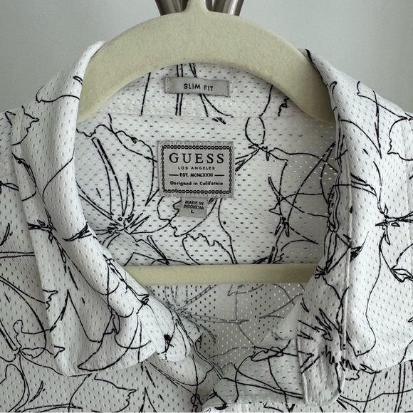 Guess Men's White with Black Floral Design Short Sleeve Button-Down Shirt Size L - Picture 5 of 6
